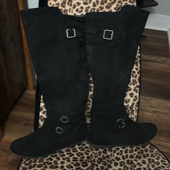 Boots - Picture 1 of 6